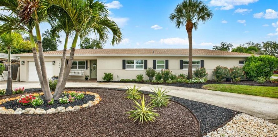 Casa en Saint Petersburg, Florida 3 dormitorios, 178 m2 № 2203316
