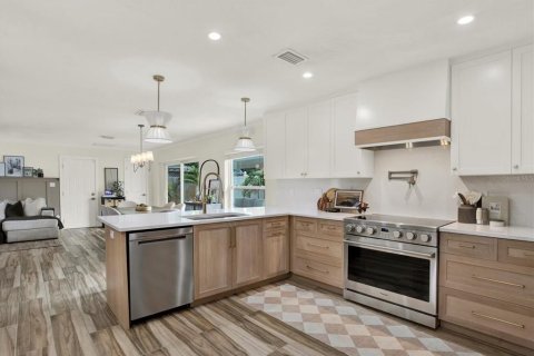 Casa en venta en Saint Petersburg, Florida, 3 dormitorios, 178 m2 № 2203316 - foto 13