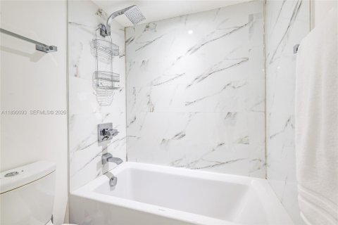 Copropriété à louer à Miami Beach, Floride: 1 chambre, 75.44 m2 № 2169727 - photo 17