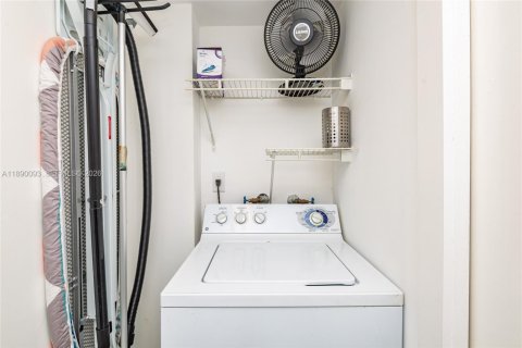 Copropriété à louer à Miami Beach, Floride: 1 chambre, 75.44 m2 № 2169727 - photo 29