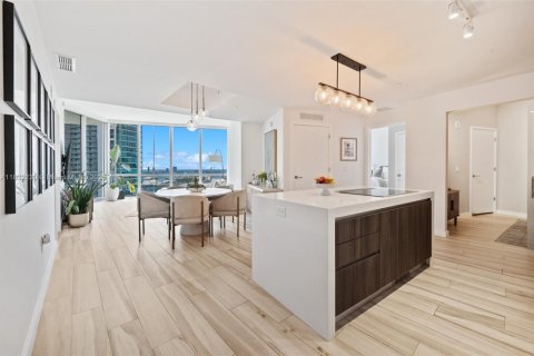 Condo in Miami, Florida, 2 bedrooms  № 1983163 - photo 5