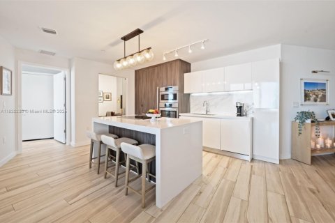 Condo in Miami, Florida, 2 bedrooms  № 1983163 - photo 8