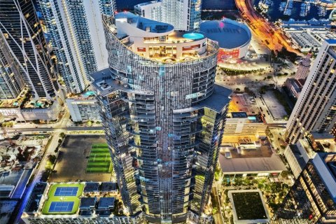 Condo in Miami, Florida, 2 bedrooms  № 1983163 - photo 2