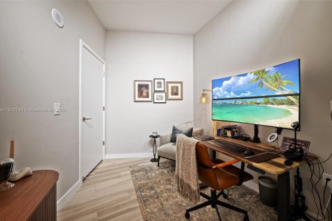 Condo in Miami, Florida, 2 bedrooms  № 1983163 - photo 20