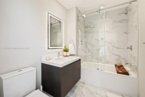 Condo in Miami, Florida, 2 bedrooms  № 1983163 - photo 22