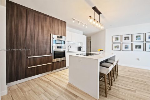 Condo in Miami, Florida, 2 bedrooms  № 1983163 - photo 6