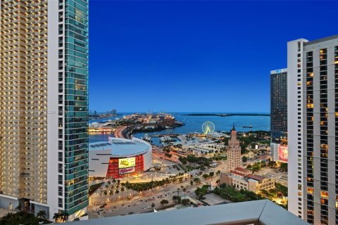 Condo in Miami, Florida, 2 bedrooms  № 1983163 - photo 29