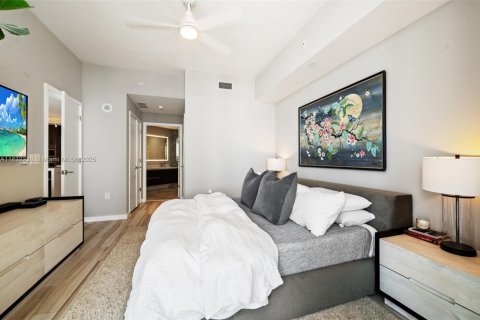 Condo in Miami, Florida, 2 bedrooms  № 1983163 - photo 14