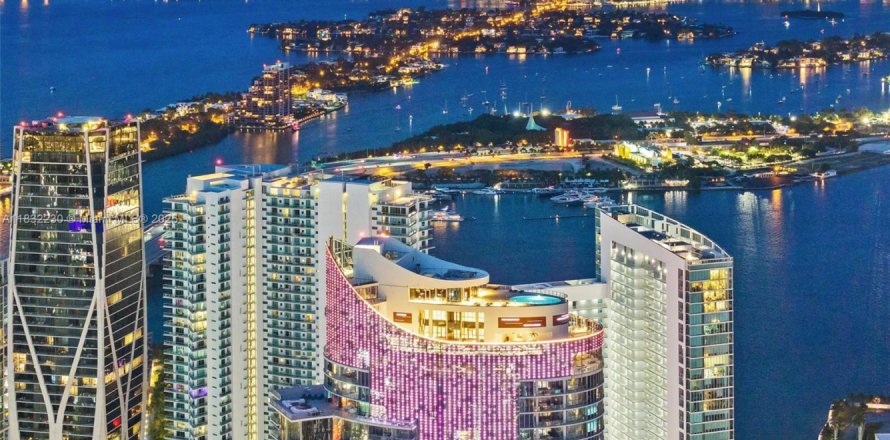 Condo in Miami, Florida, 2 bedrooms  № 1983163