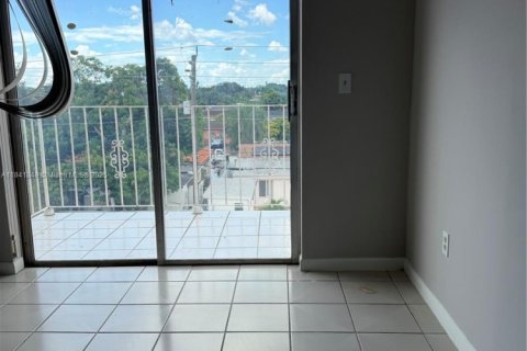 Appartement à louer à Miami, Floride: 2 chambres, 67.45 m2 № 1980634 - photo 4