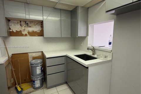 Appartement à louer à Miami, Floride: 2 chambres, 67.45 m2 № 1980634 - photo 2