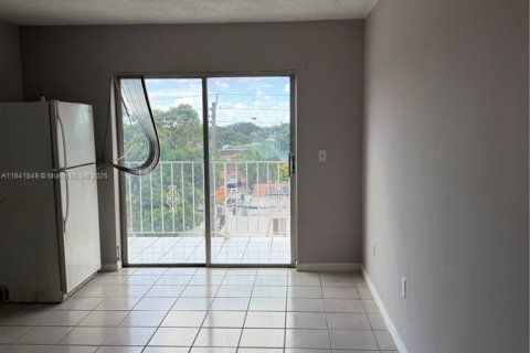 Appartement à louer à Miami, Floride: 2 chambres, 67.45 m2 № 1980634 - photo 3