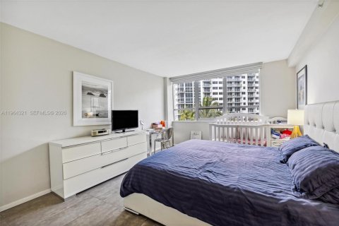 Condo in Miami Beach, Florida, 1 bedroom  № 2081104 - photo 11