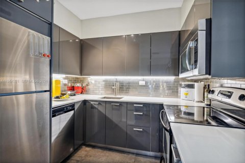 Condo in Miami Beach, Florida, 1 bedroom  № 2081104 - photo 4