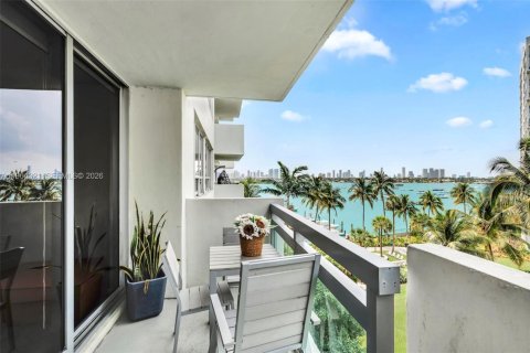 Condo in Miami Beach, Florida, 1 bedroom  № 2081104 - photo 13