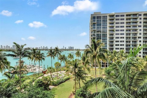 Condo in Miami Beach, Florida, 1 bedroom  № 2081104 - photo 2