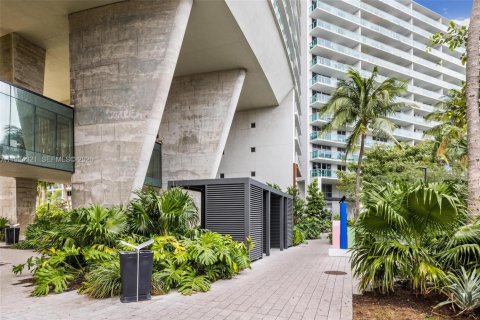 Condo in Miami Beach, Florida, 1 bedroom  № 2081104 - photo 29