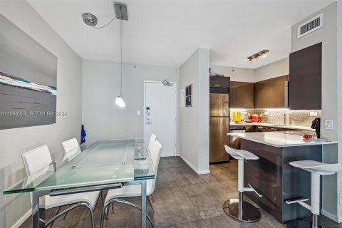 Condo in Miami Beach, Florida, 1 bedroom  № 2081104 - photo 9