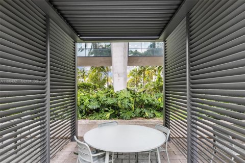 Condo in Miami Beach, Florida, 1 bedroom  № 2081104 - photo 30