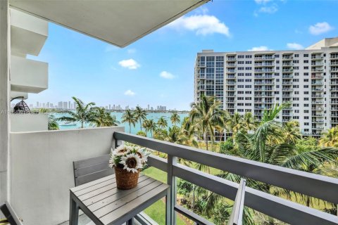 Condo in Miami Beach, Florida, 1 bedroom  № 2081104