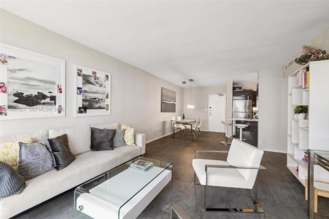 Condo in Miami Beach, Florida, 1 bedroom  № 2081104 - photo 8