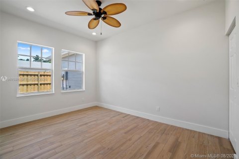 Casa en alquiler en Lake Worth, Florida, 3 dormitorios, 105.17 m2 № 2019803 - foto 13