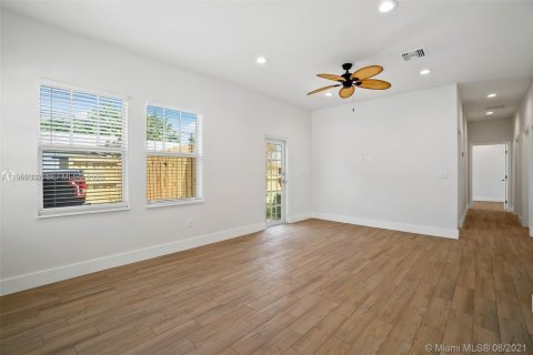 Casa en alquiler en Lake Worth, Florida, 3 dormitorios, 105.17 m2 № 2019803 - foto 5