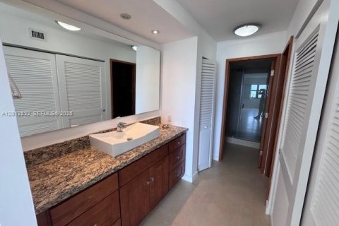 Copropriété à louer à Lauderdale-by-the-Sea, Floride: 2 chambres, 130.06 m2 № 2171180 - photo 12