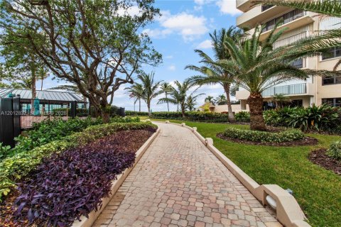 Copropriété à louer à Lauderdale-by-the-Sea, Floride: 2 chambres, 130.06 m2 № 2171180 - photo 25