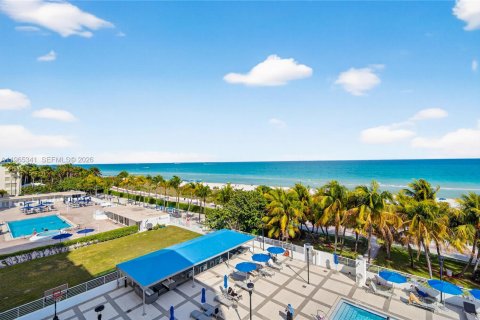 Condominio en venta en Miami Beach, Florida, 2 dormitorios, 154.22 m2 № 2030102 - foto 4