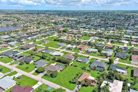 Land in Cape Coral, Florida № 1892133 - photo 11