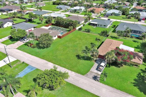 Land in Cape Coral, Florida № 1892133 - photo 10