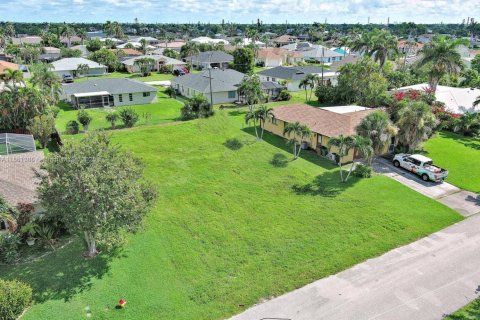 Land in Cape Coral, Florida № 1892133 - photo 3