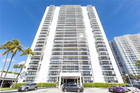 Condo à Aventura, Floride, 2 chambres  № 2072946