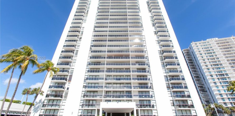 Condo à Aventura, Floride, 2 chambres  № 2072946