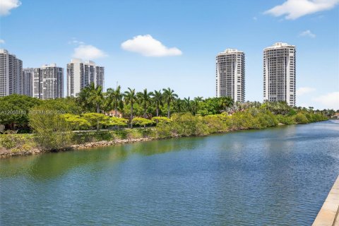 Copropriété à vendre à Aventura, Floride: 2 chambres, 100.24 m2 № 2072946 - photo 3