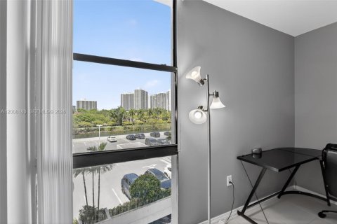 Copropriété à vendre à Aventura, Floride: 2 chambres, 100.24 m2 № 2072946 - photo 23