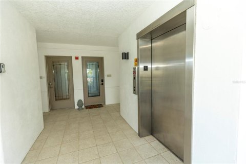 Copropriété à vendre à Englewood, Floride: 3 chambres, 177.72 m2 № 2195946 - photo 2