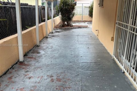 Casa en alquiler en Miami, Florida, 3 dormitorios, 207.36 m2 № 2009108 - foto 9