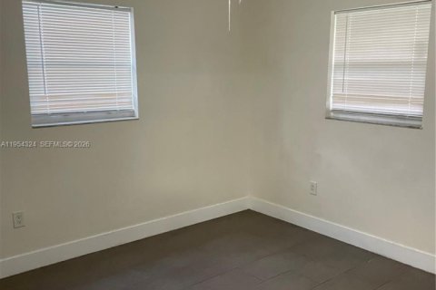 Casa en alquiler en Miami, Florida, 3 dormitorios, 207.36 m2 № 2009108 - foto 7