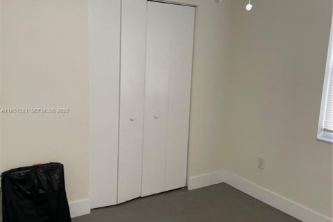 Casa en alquiler en Miami, Florida, 3 dormitorios, 207.36 m2 № 2009108 - foto 5