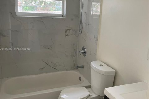 Casa en alquiler en Miami, Florida, 3 dormitorios, 207.36 m2 № 2009108 - foto 6