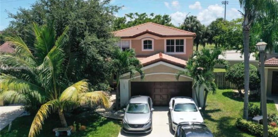 House in Deerfield Beach, Florida 4 bedrooms, 195.09 sq.m. № 1794112