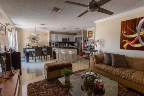 House in Deerfield Beach, Florida 4 bedrooms, 195.09 sq.m. № 1794112 - photo 9