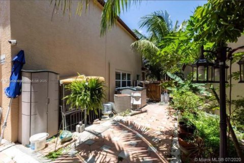 House in Deerfield Beach, Florida 4 bedrooms, 195.09 sq.m. № 1794112 - photo 7