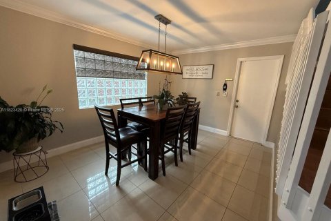 House in Deerfield Beach, Florida 4 bedrooms, 195.09 sq.m. № 1794112 - photo 24