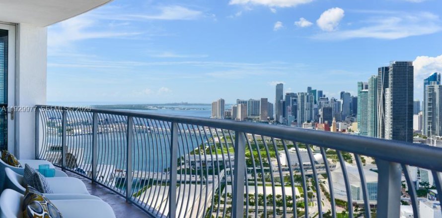 Condominio en Miami, Florida, 2 dormitorios  № 2059913