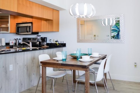 Condominio en alquiler en Miami, Florida, 2 dormitorios, 97.36 m2 № 2059913 - foto 6