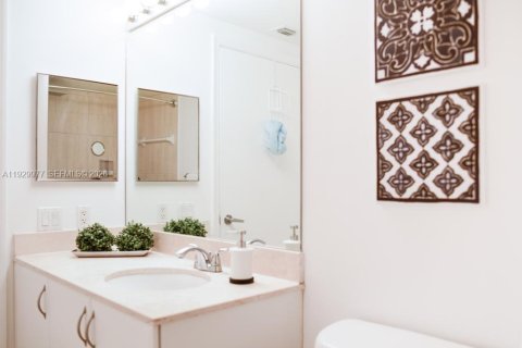 Condominio en alquiler en Miami, Florida, 2 dormitorios, 97.36 m2 № 2059913 - foto 24