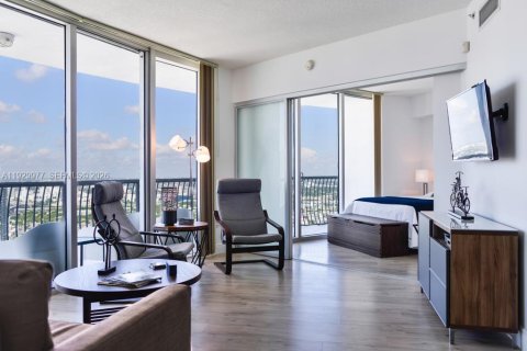 Condominio en alquiler en Miami, Florida, 2 dormitorios, 97.36 m2 № 2059913 - foto 16